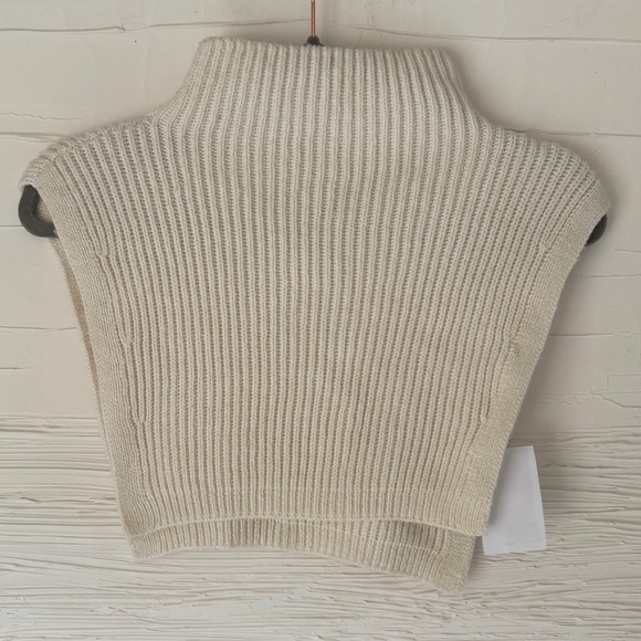 NWT! H&M | Ribbed Knit Zip Vest | One Size - Picture 3 of 6